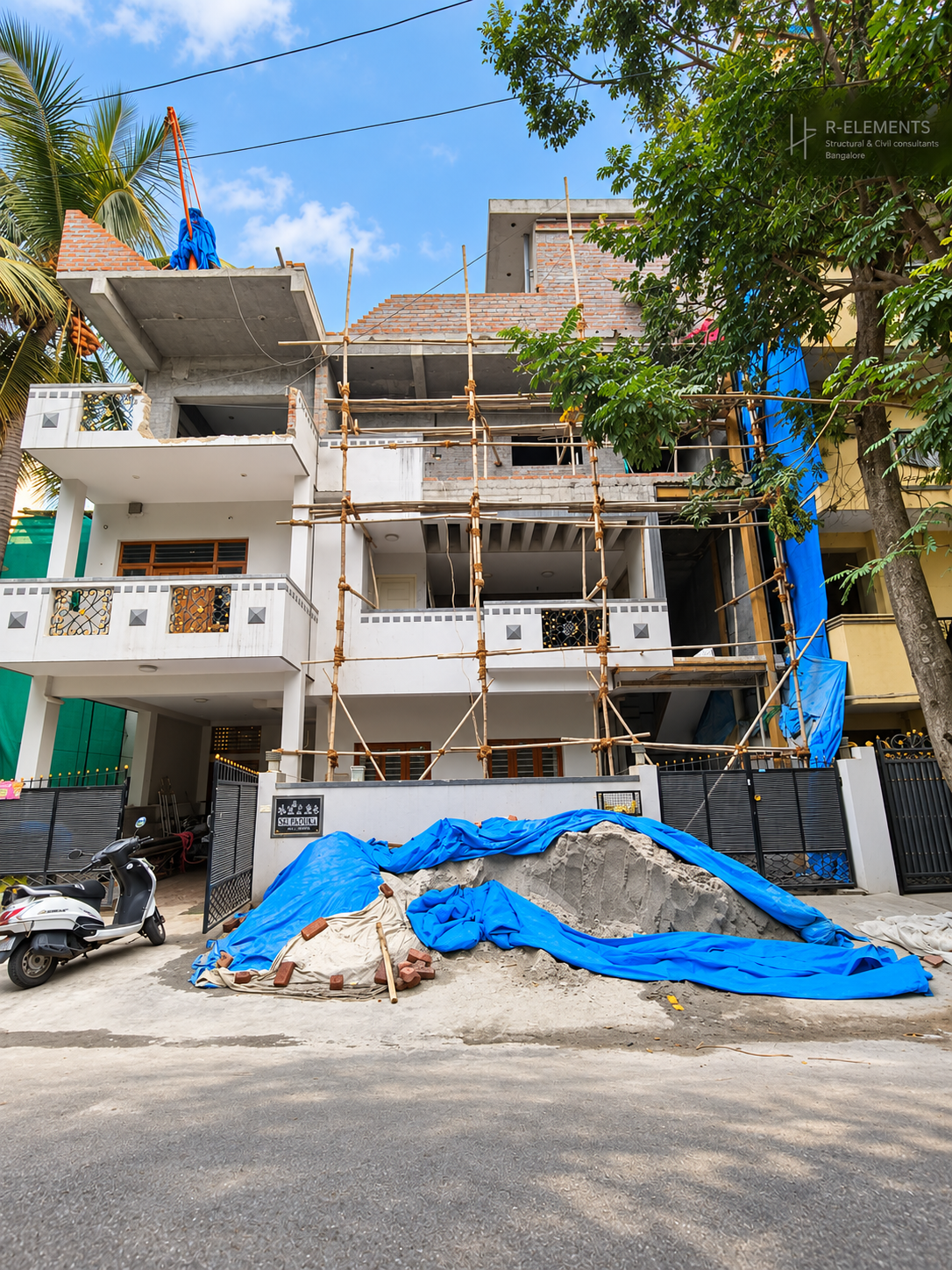 Additional floor extension of residential building